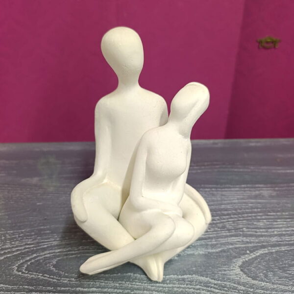 مجسمه مدرن عشق و آرامش